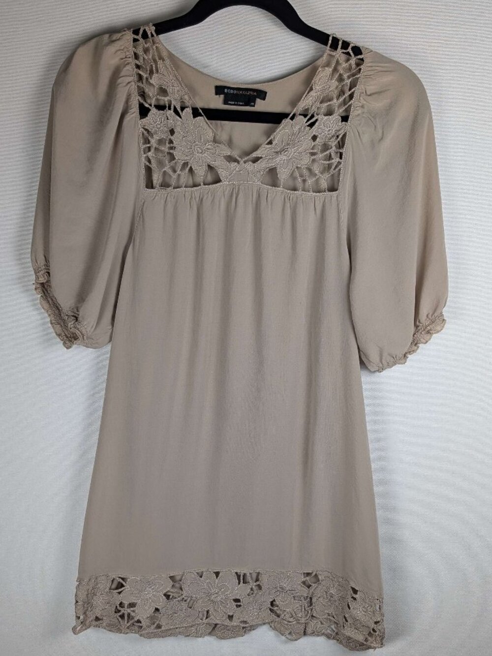 BCBGMaxAzria XS Beige/Taupe Crochet Lace Babydoll Mini Dress Boho Puff Sleeves